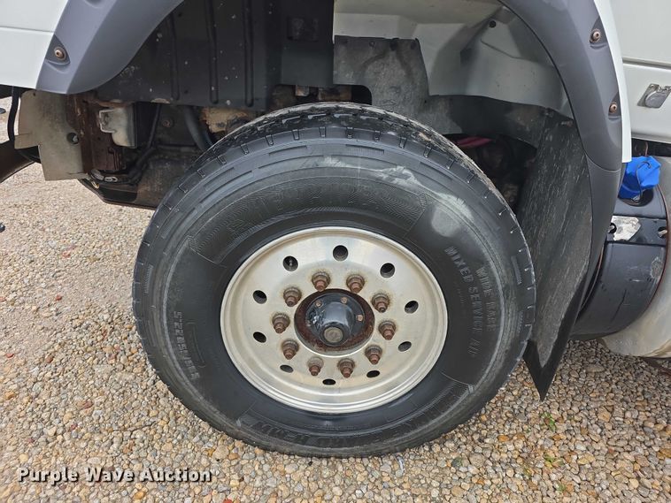 image for item DX7156 2016 International 7600 truck cab and chassis