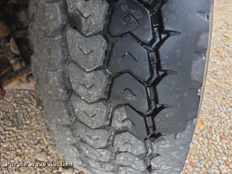 image for item DX7156 2016 International 7600 truck cab and chassis