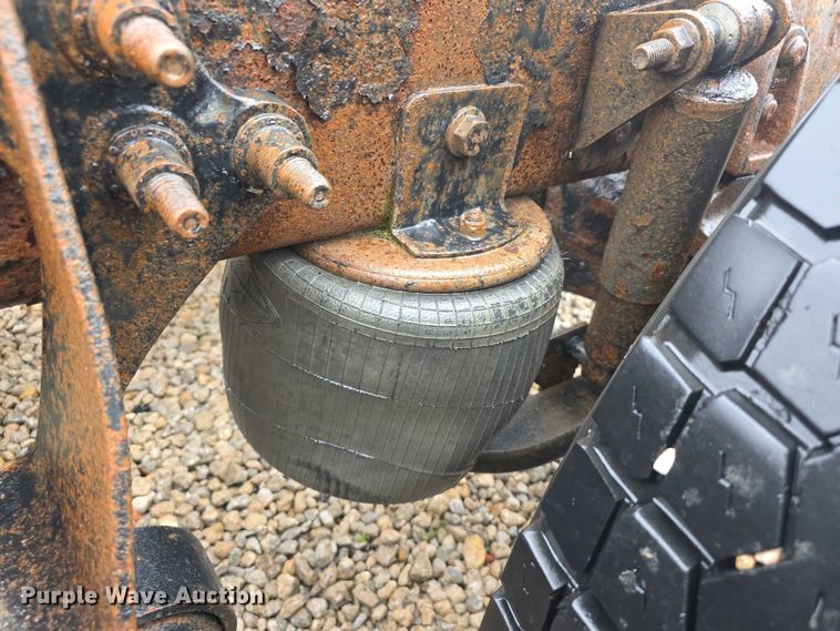 image for item DX7156 2016 International 7600 truck cab and chassis