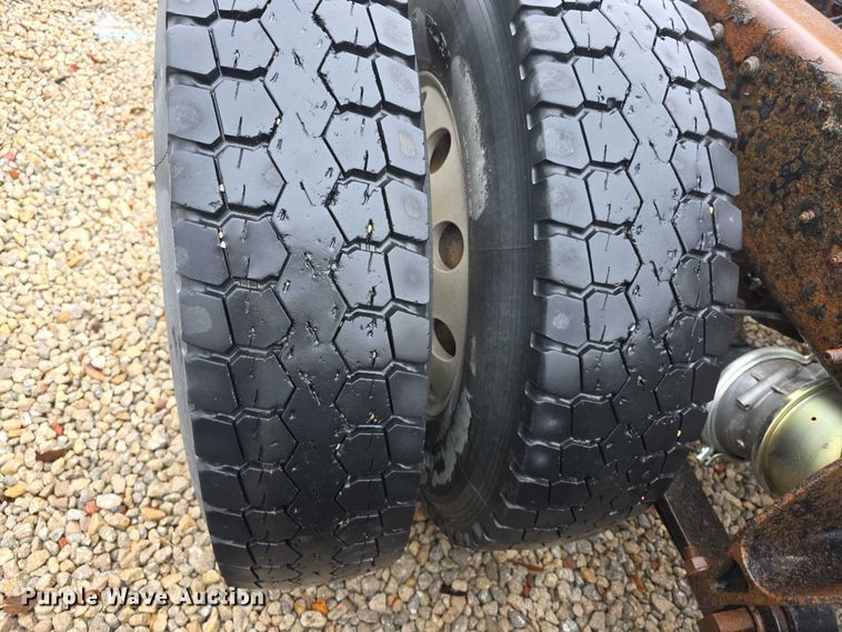 image for item DX7156 2016 International 7600 truck cab and chassis