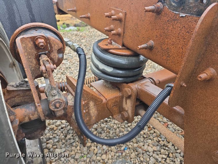 image for item DX7156 2016 International 7600 truck cab and chassis