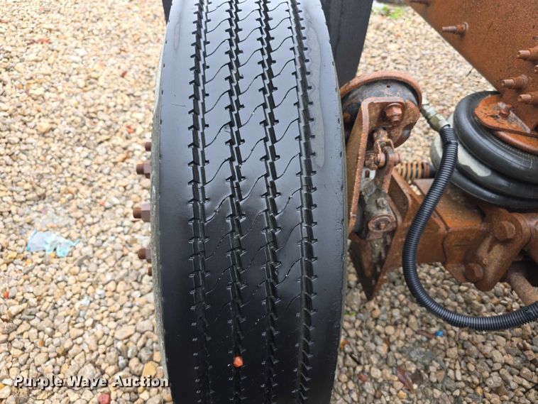 image for item DX7156 2016 International 7600 truck cab and chassis