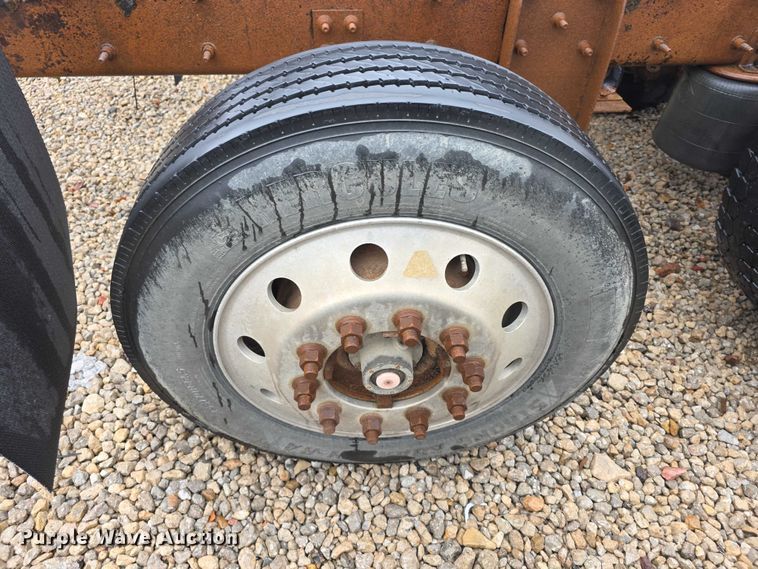 image for item DX7156 2016 International 7600 truck cab and chassis