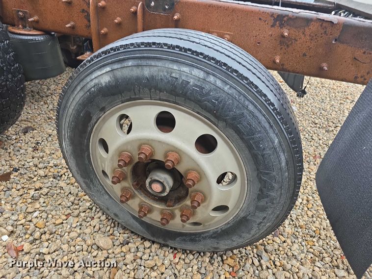 image for item DX7156 2016 International 7600 truck cab and chassis