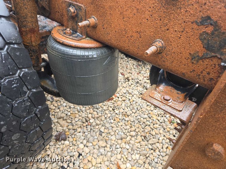 image for item DX7156 2016 International 7600 truck cab and chassis