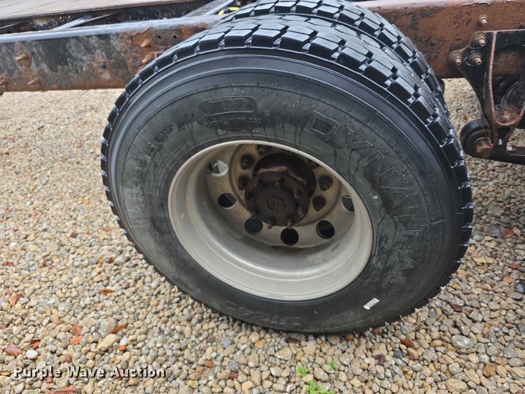 image for item DX7156 2016 International 7600 truck cab and chassis