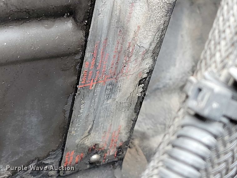 image for item DX7412 2001 Volvo semi truck