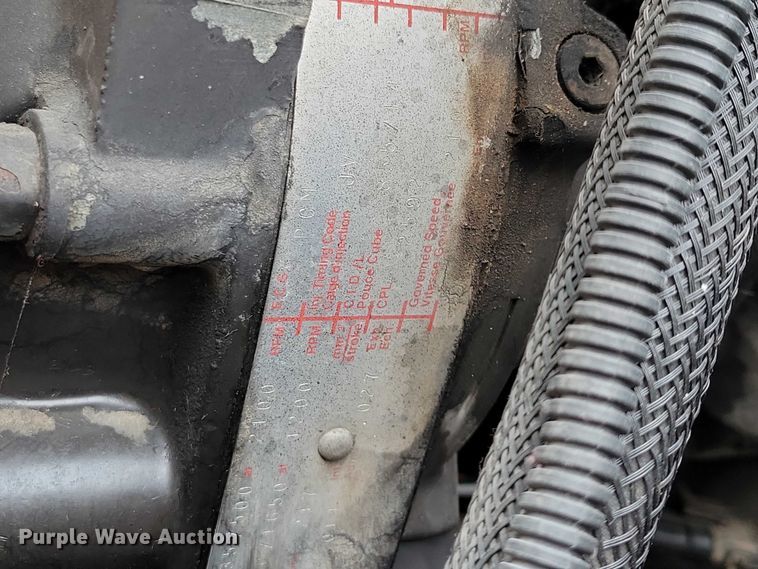 image for item DX7412 2001 Volvo semi truck