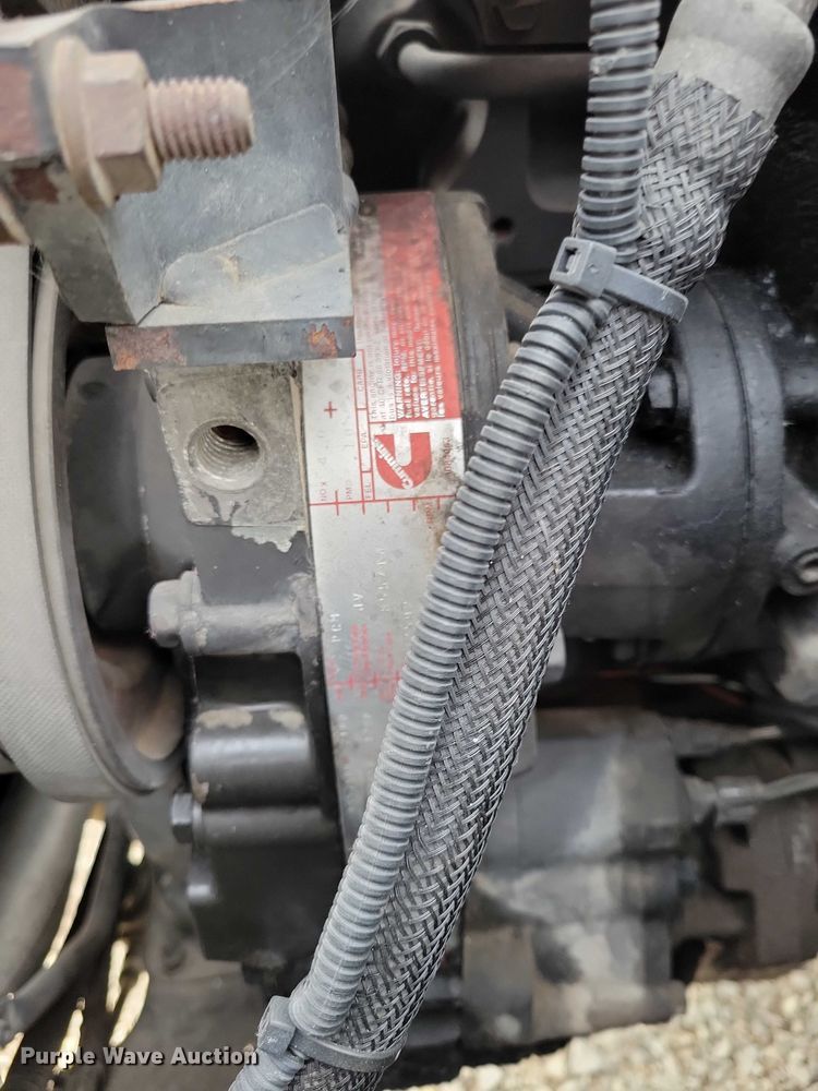 image for item DX7412 2001 Volvo semi truck