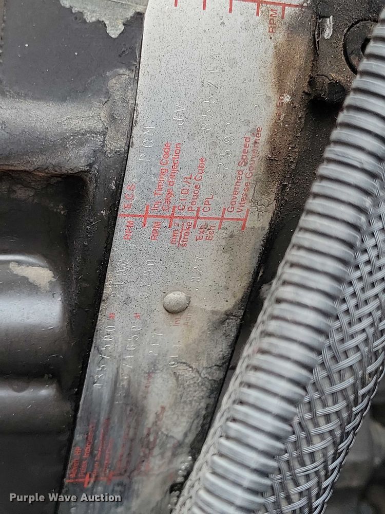 image for item DX7412 2001 Volvo semi truck