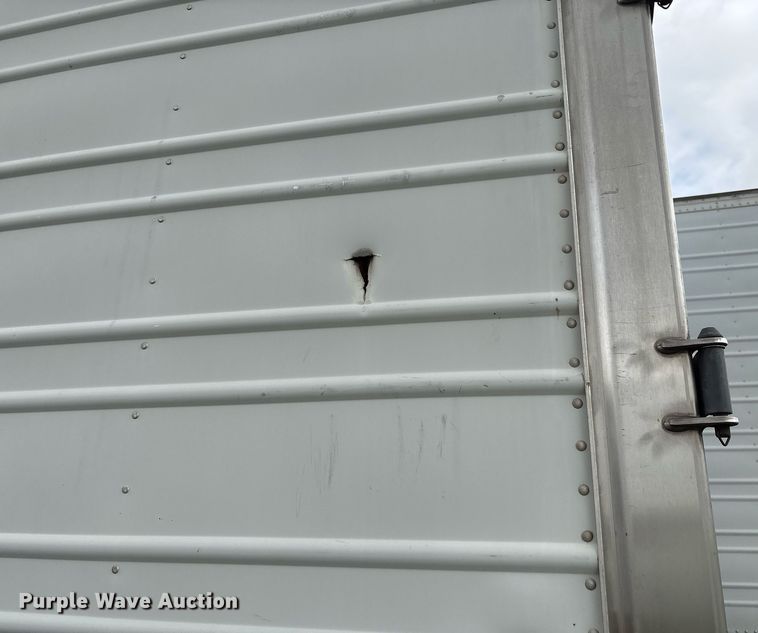 image for item DX7984 1997 Utility VS2R refrigerated van trailer