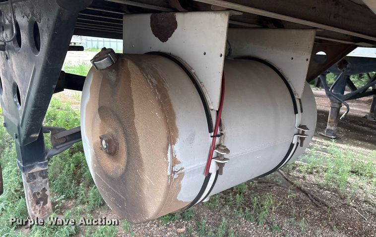 image for item DX7984 1997 Utility VS2R refrigerated van trailer