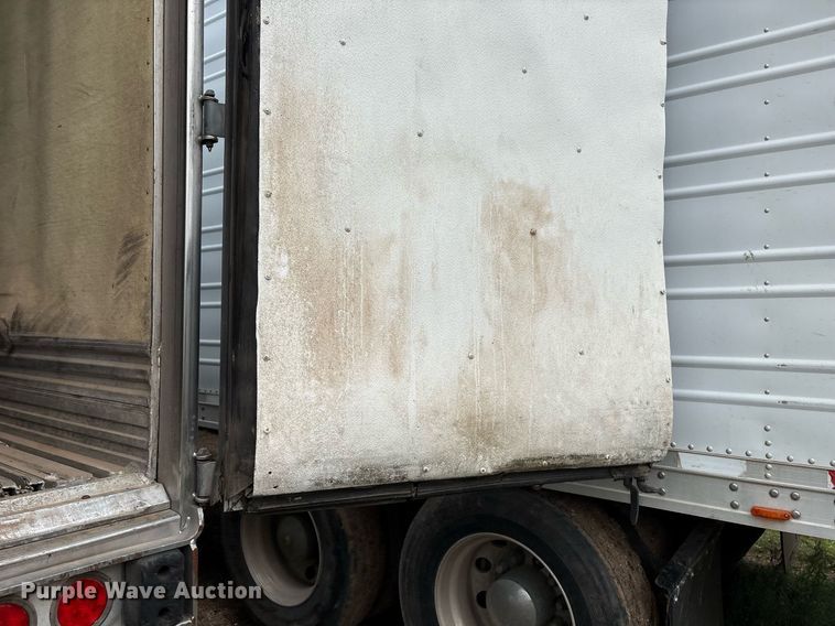 image for item DX7984 1997 Utility VS2R refrigerated van trailer