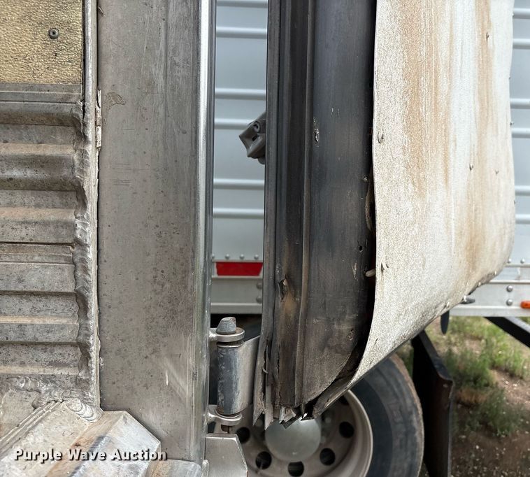 image for item DX7984 1997 Utility VS2R refrigerated van trailer