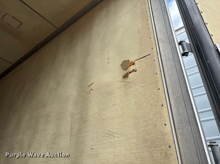 image for item DX7984 1997 Utility VS2R refrigerated van trailer