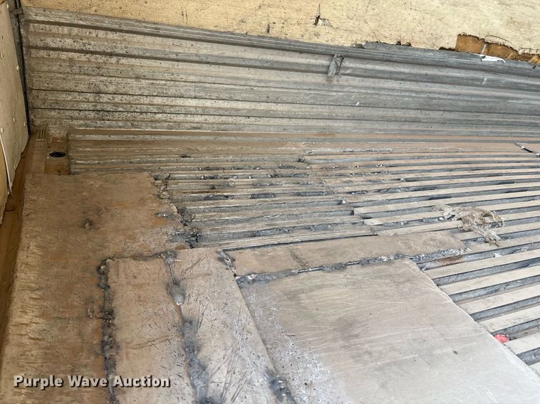 image for item DX7984 1997 Utility VS2R refrigerated van trailer