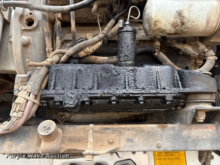 image for item DX7984 1997 Utility VS2R refrigerated van trailer