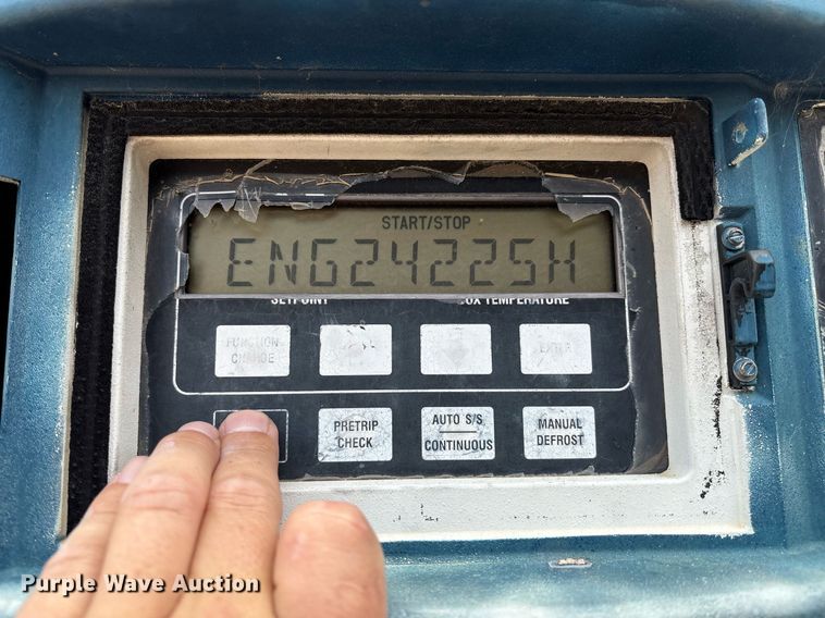 image for item DX7984 1997 Utility VS2R refrigerated van trailer