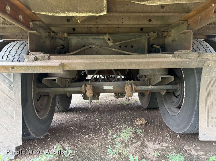 image for item DX7984 1997 Utility VS2R refrigerated van trailer