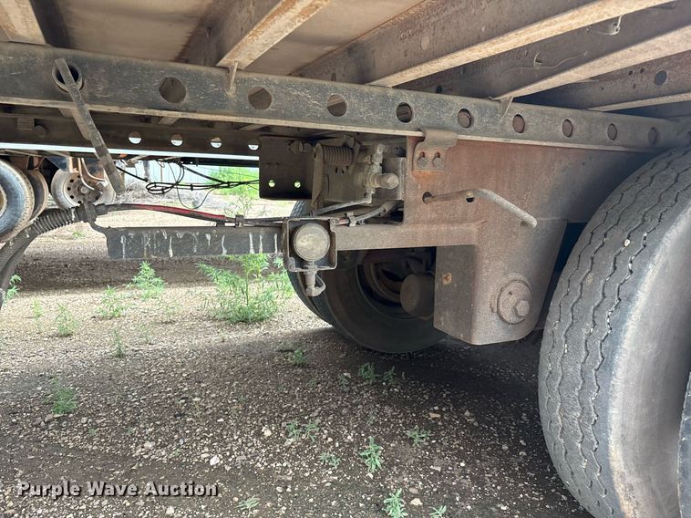 image for item DX7984 1997 Utility VS2R refrigerated van trailer