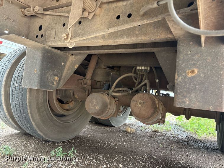 image for item DX7984 1997 Utility VS2R refrigerated van trailer