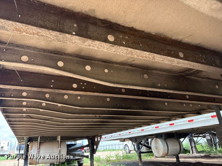 image for item DX7984 1997 Utility VS2R refrigerated van trailer