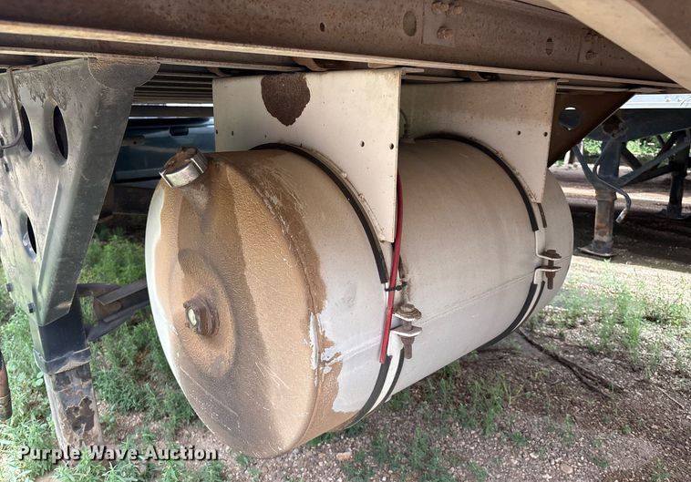 image for item DX7984 1997 Utility VS2R refrigerated van trailer