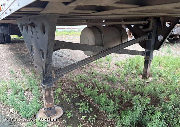 image for item DX7984 1997 Utility VS2R refrigerated van trailer