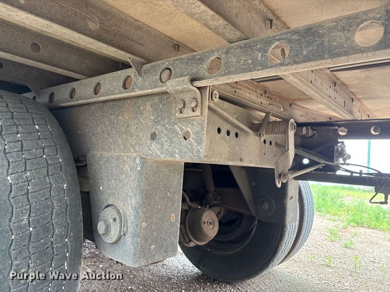 image for item DX7984 1997 Utility VS2R refrigerated van trailer