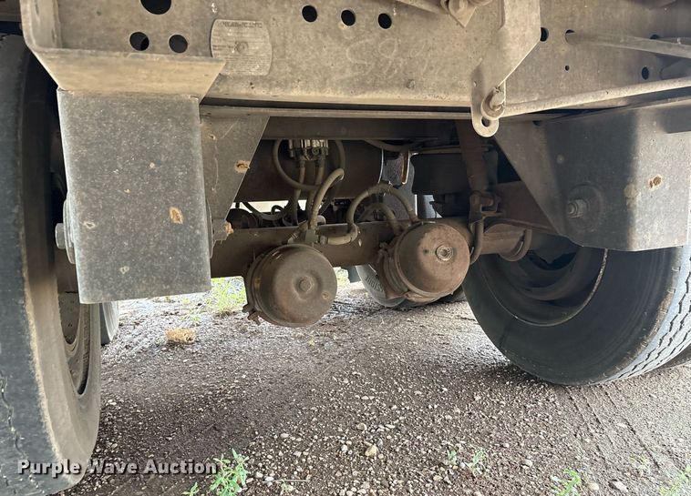 image for item DX7984 1997 Utility VS2R refrigerated van trailer