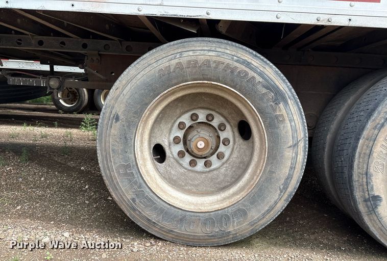 image for item DX7984 1997 Utility VS2R refrigerated van trailer