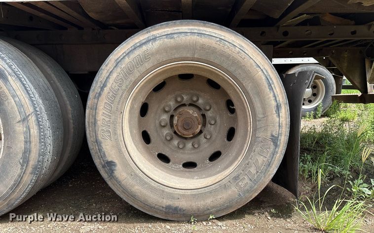 image for item DX7984 1997 Utility VS2R refrigerated van trailer