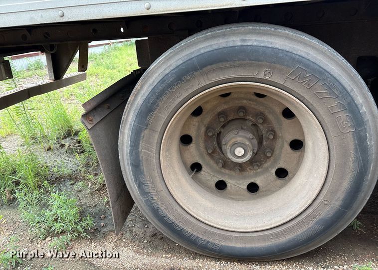 image for item DX7984 1997 Utility VS2R refrigerated van trailer