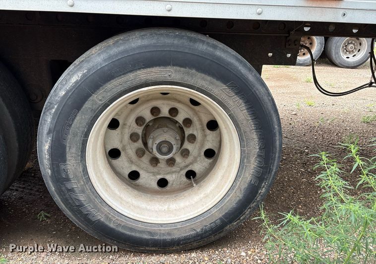 image for item DX7984 1997 Utility VS2R refrigerated van trailer