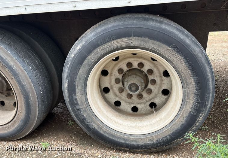 image for item DX7984 1997 Utility VS2R refrigerated van trailer