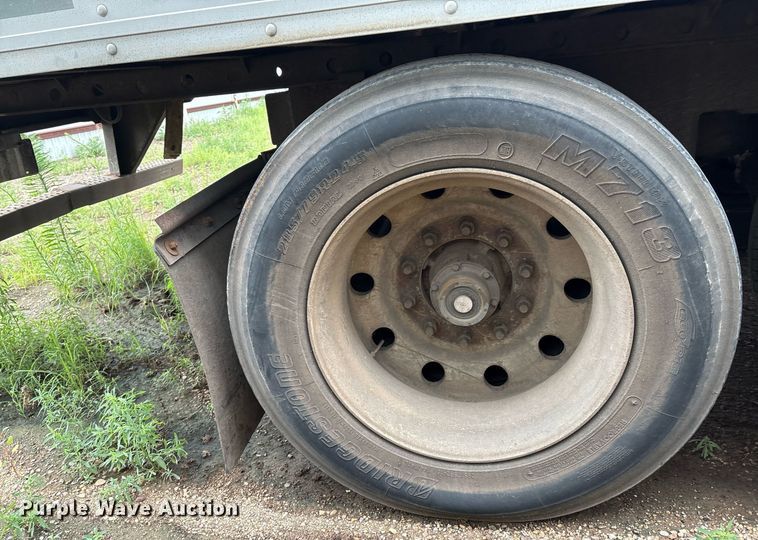 image for item DX7984 1997 Utility VS2R refrigerated van trailer