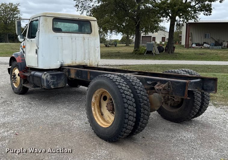 image for item DY8356 1995 International  4700 truck cab and chassis