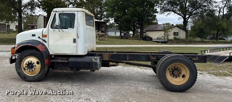 image for item DY8356 1995 International  4700 truck cab and chassis