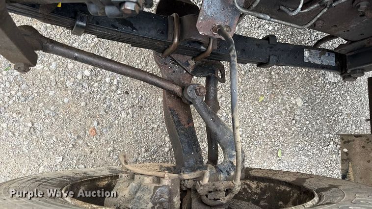 image for item DY8356 1995 International  4700 truck cab and chassis