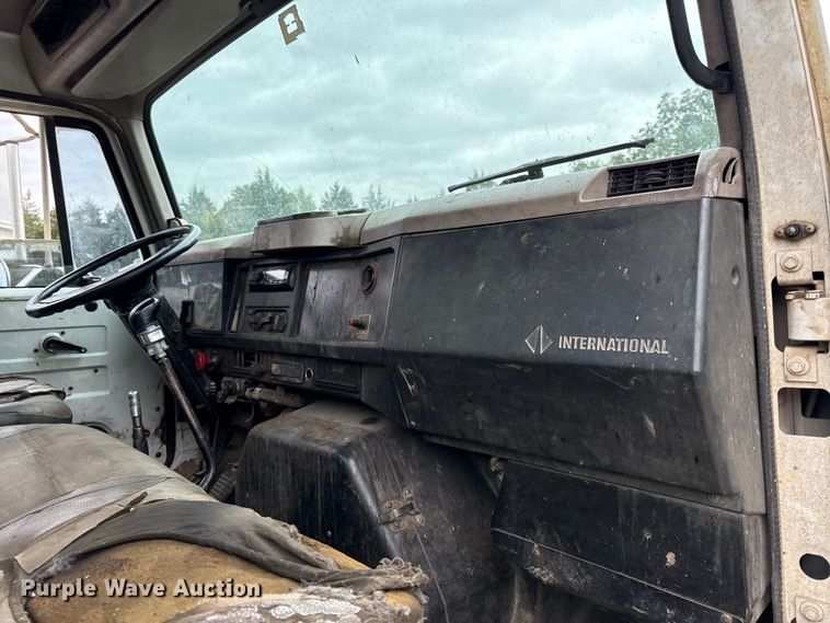 image for item DY8356 1995 International  4700 truck cab and chassis