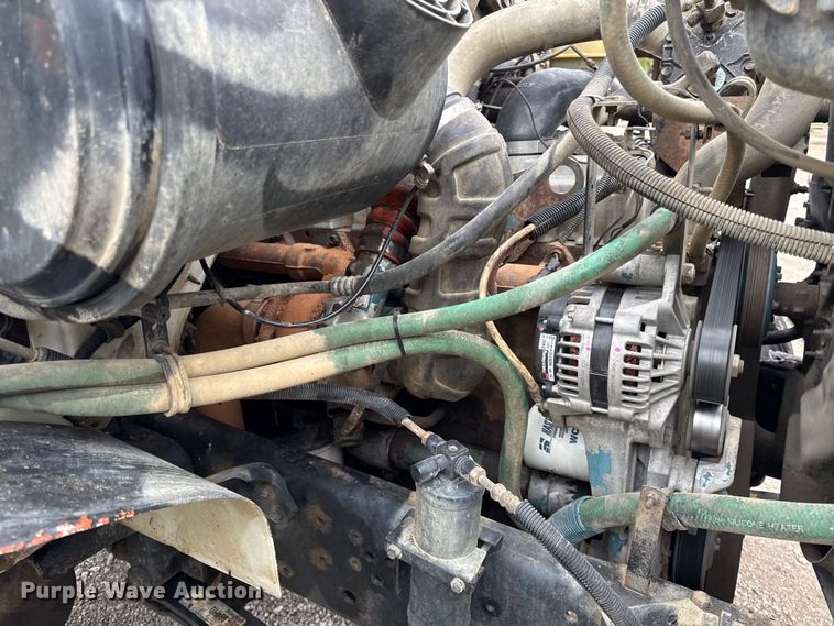 image for item DY8356 1995 International  4700 truck cab and chassis