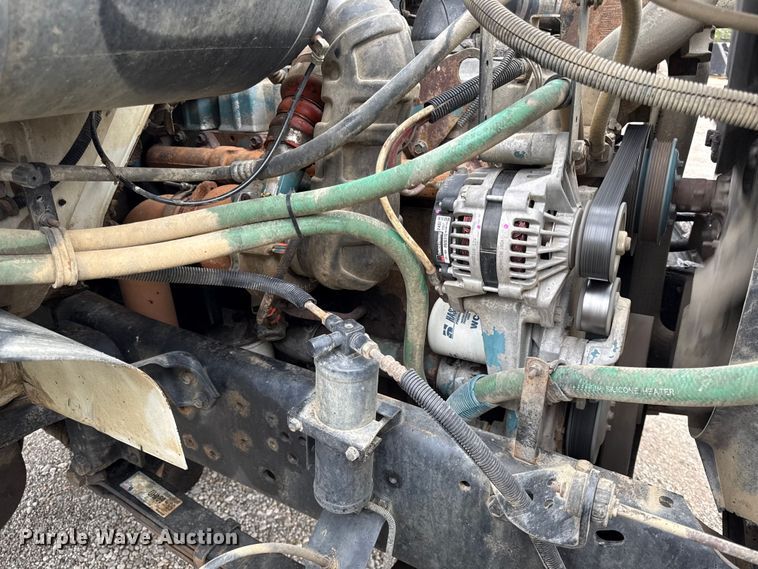 image for item DY8356 1995 International  4700 truck cab and chassis