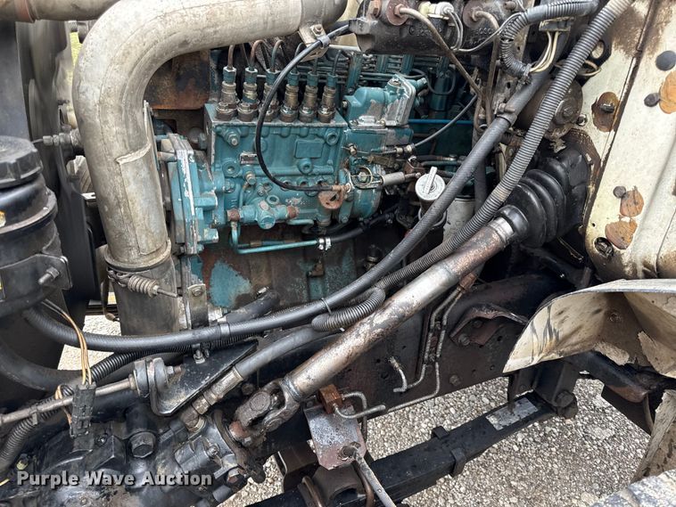 image for item DY8356 1995 International  4700 truck cab and chassis