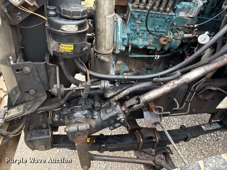 image for item DY8356 1995 International  4700 truck cab and chassis