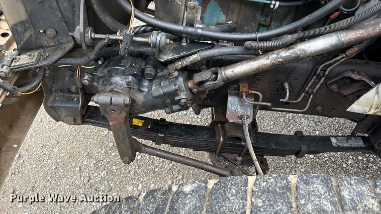 image for item DY8356 1995 International  4700 truck cab and chassis