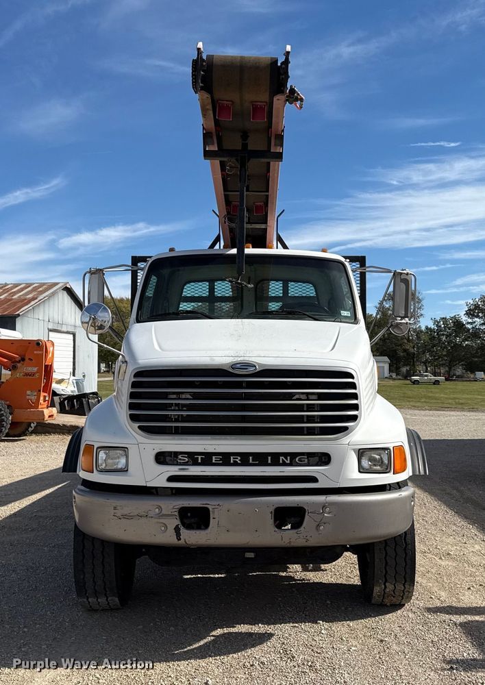 image for item DY8398 2005 Sterling L-Line shingle conveyor truck