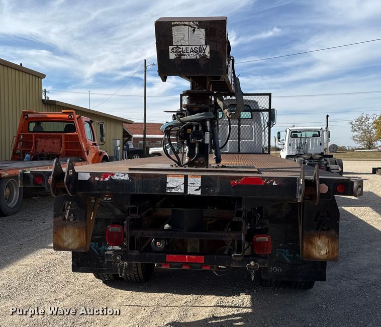 image for item DY8398 2005 Sterling L-Line shingle conveyor truck