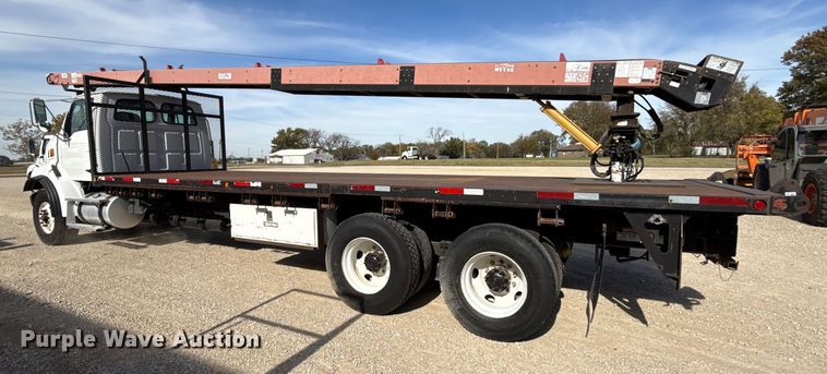 image for item DY8398 2005 Sterling L-Line shingle conveyor truck