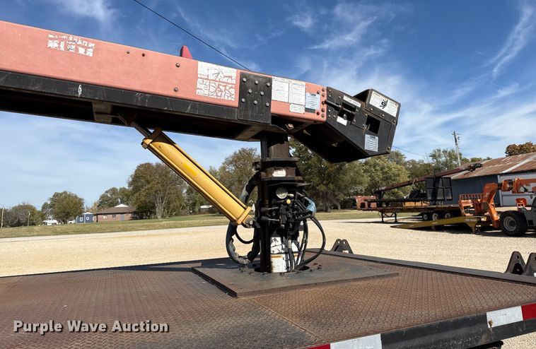 image for item DY8398 2005 Sterling L-Line shingle conveyor truck