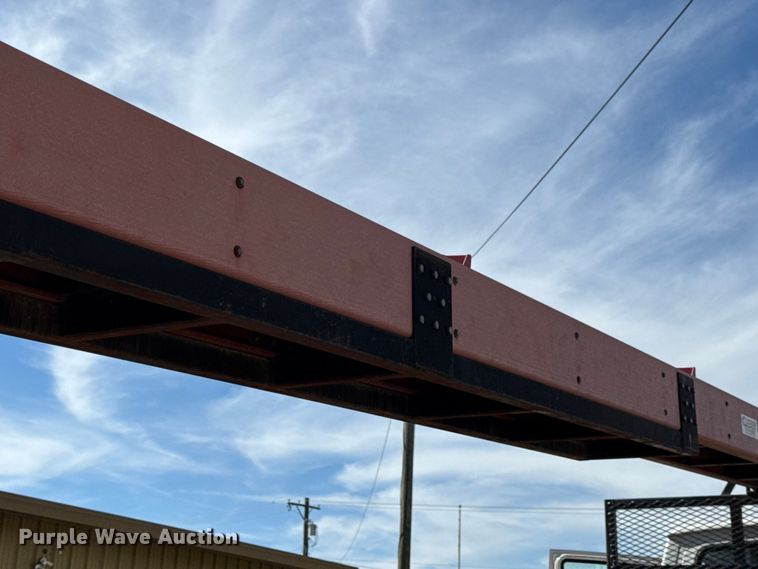 image for item DY8398 2005 Sterling L-Line shingle conveyor truck